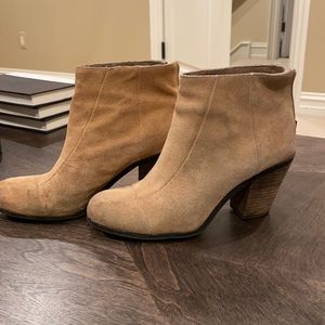 Vince Camuto Camel boots